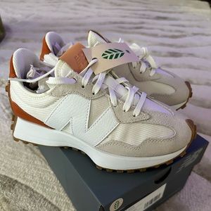 New Balance 327 Women’s size 6